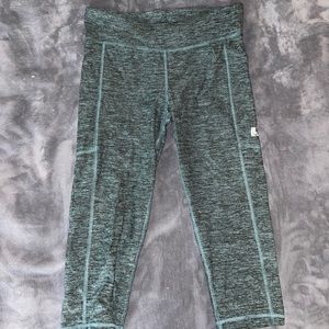 Green cropped athletic leggings
